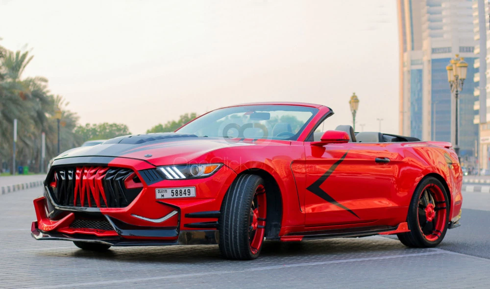 rood Ford Mustang EcoBoost Convertible V4 2018 for rent in Dubai 1